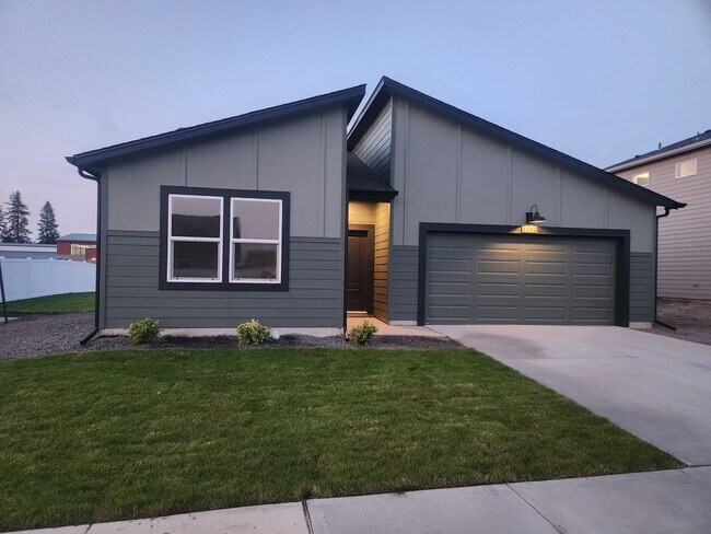Primary Photo - 8727 W Millsap Ln
