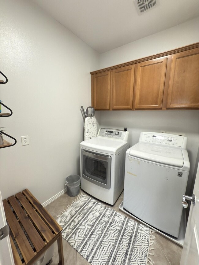 Building Photo - 52165 Allende Dr