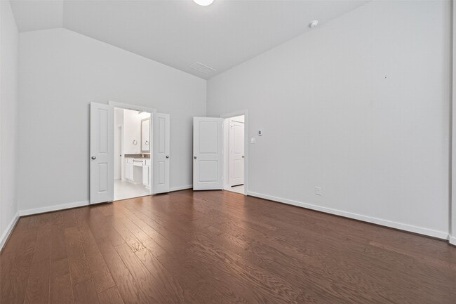 Building Photo - 212 Milas Cv