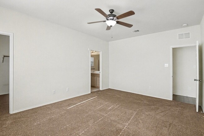 Building Photo - 2360 Toposa Dr