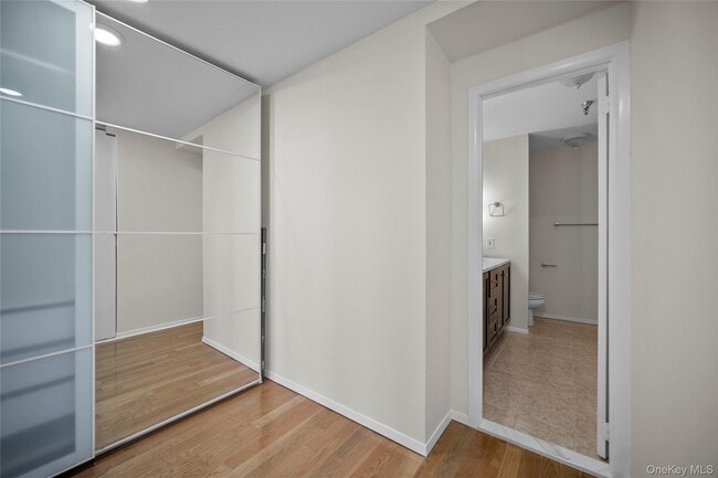 Building Photo - 520 Ashford Ave