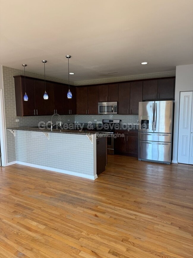 Building Photo - 2520 S Oakley Ave