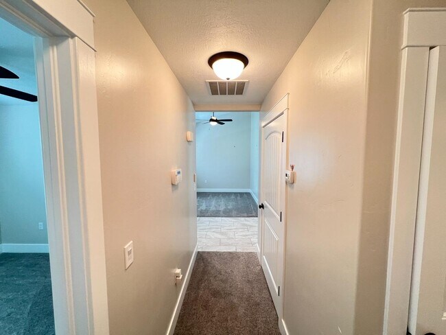 Building Photo - 564 Spring Meadow Ln