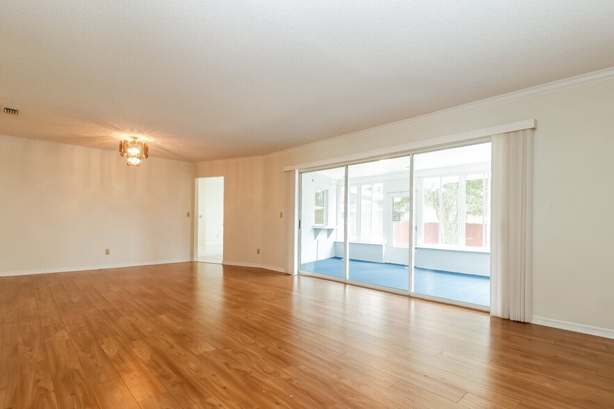 Building Photo - 9132 Hawkins Ct