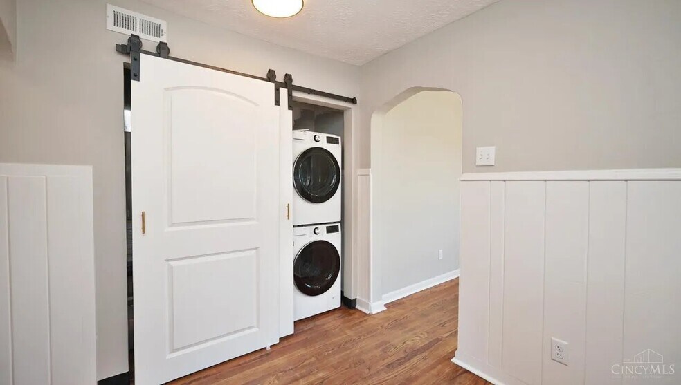 Building Photo - 2992 W McMicken Ave