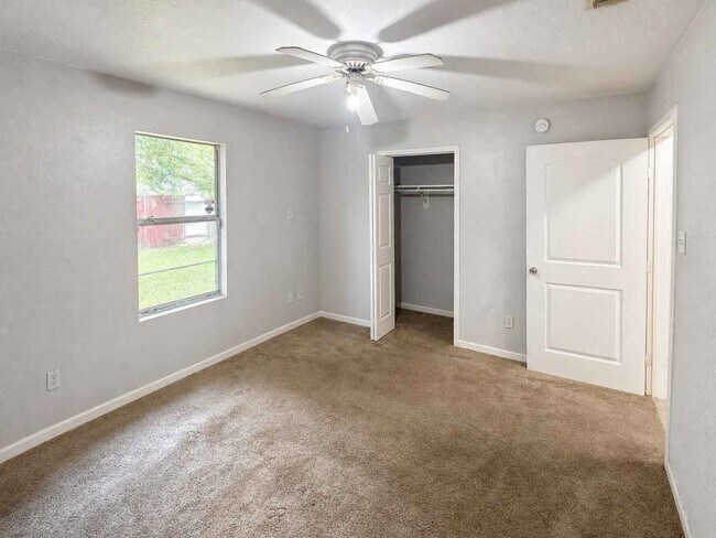 Building Photo - 11919 Greenmesa Dr