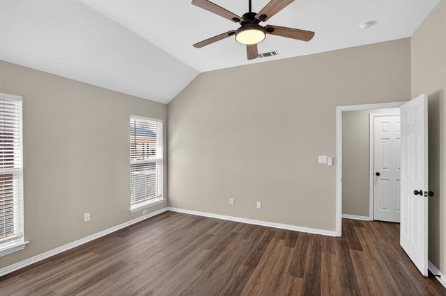 Building Photo - 402 Taos Ct E