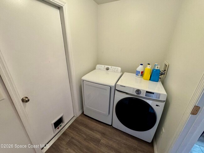 Building Photo - 3850 Aria Dr