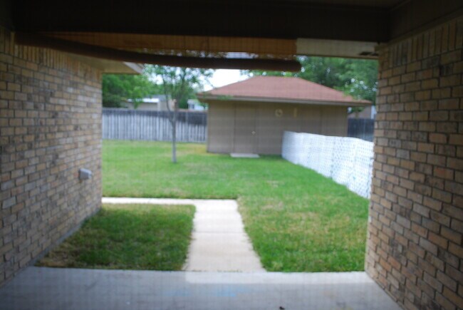 Building Photo - 906 Crymes A