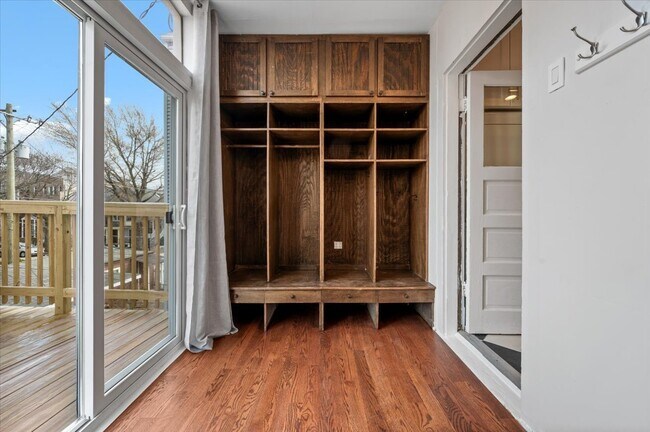 Building Photo - 2939 N Ashland Ave