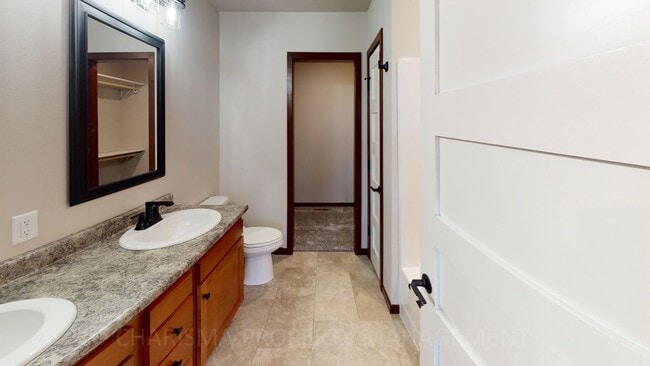 Building Photo - 3 BD, 2.5 BA TOWNHOME, DOUBLE ATTACHED GARAGE, PET FRIENDLY, HARRISBURG