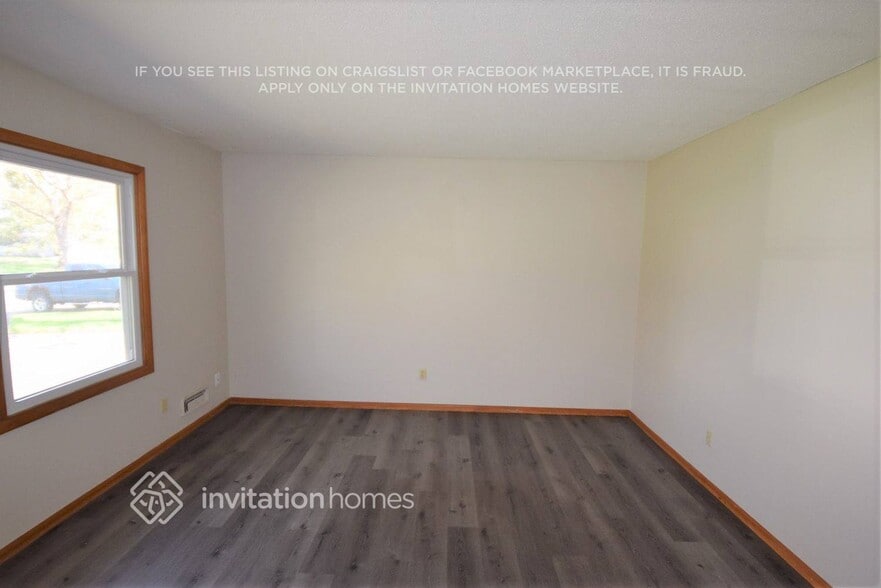 Building Photo - 10440 Thrush St NW