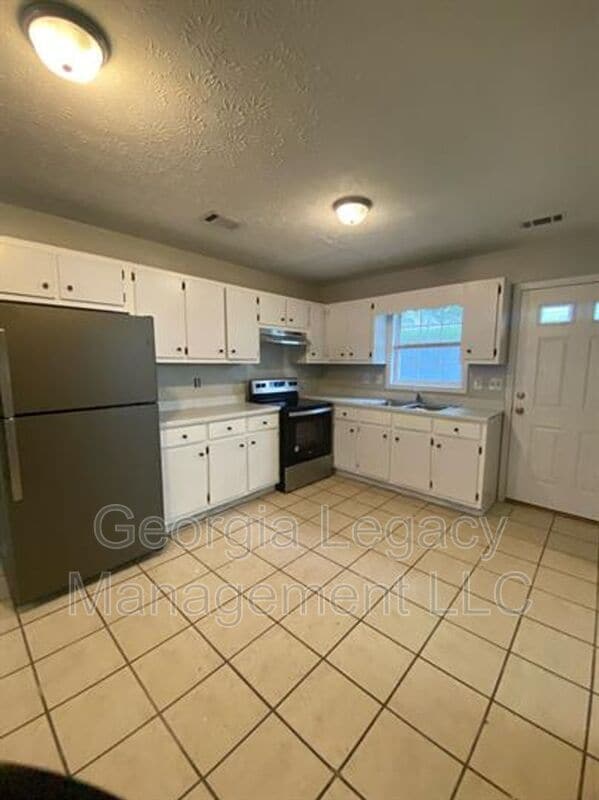 Building Photo - 896 Campbell St