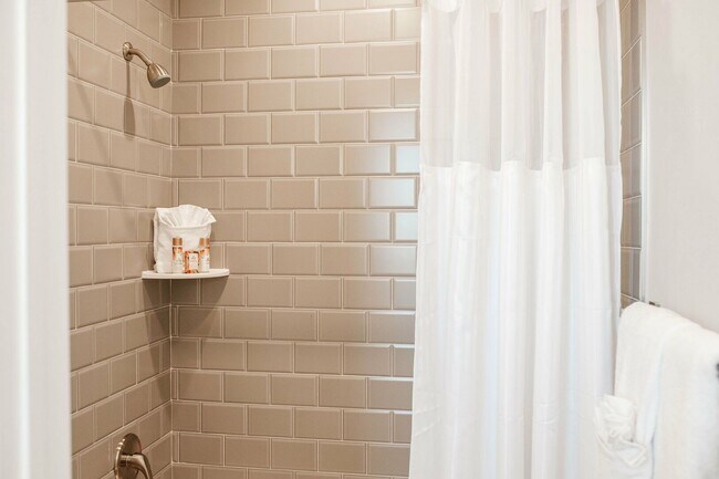 Building Photo - Short term lease options! Spacious Condo in Washington