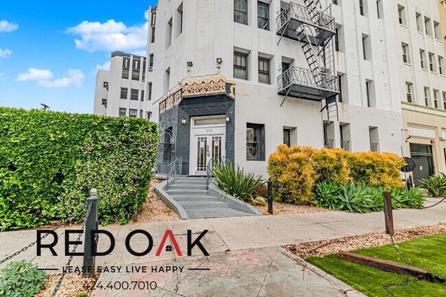 Building Photo - 808 S Hobart Blvd