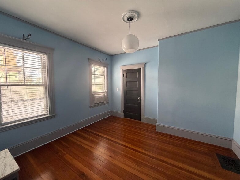 Building Photo - 27 Gilman Ter