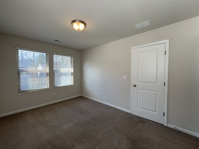 Building Photo - 1012 Berry Patch Cir