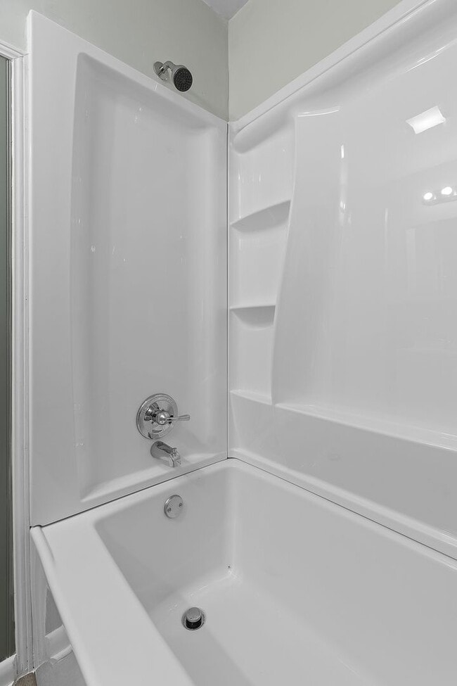 Building Photo - For Rent - Adorable 4BR 2BA house - East R...