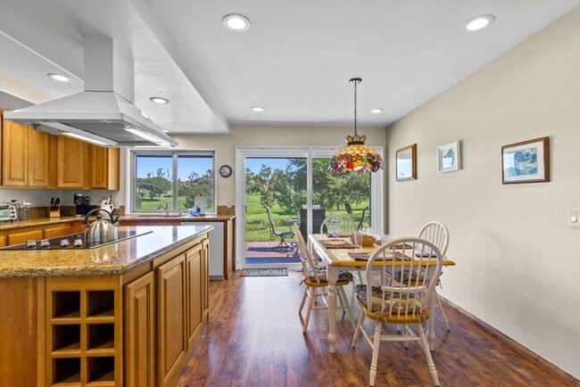 Building Photo - Sweeping Views! Rare and Peaceful 5-home e...