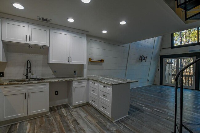 Building Photo - 3200 Rim Cove Dr