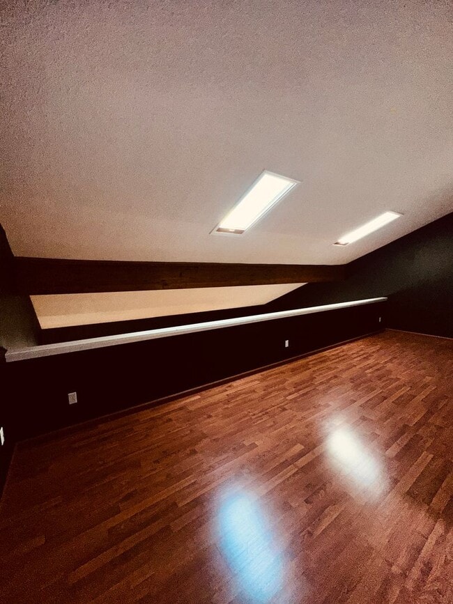 Building Photo - Beautiful Downtown Condo!