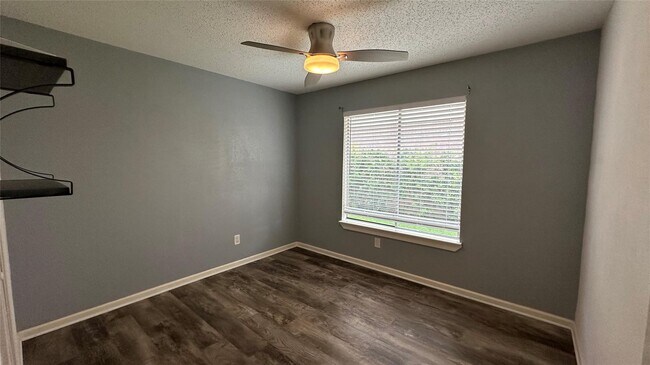Building Photo - 4626 Green Trail Dr