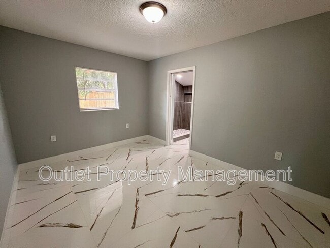 Building Photo - 2713 Geoffrey Dr