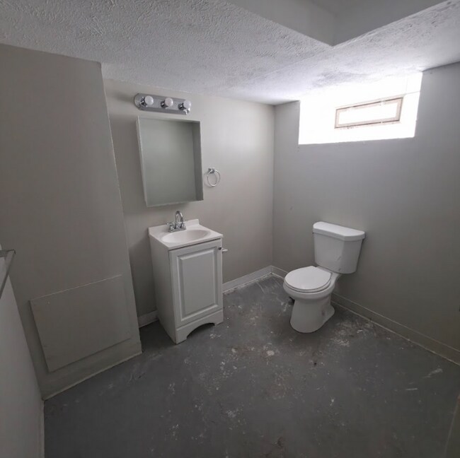 Building Photo - 1035 Elbon Rd