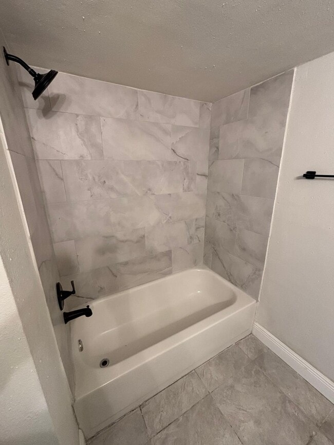 Building Photo - 1964 Lake Atriums Cir