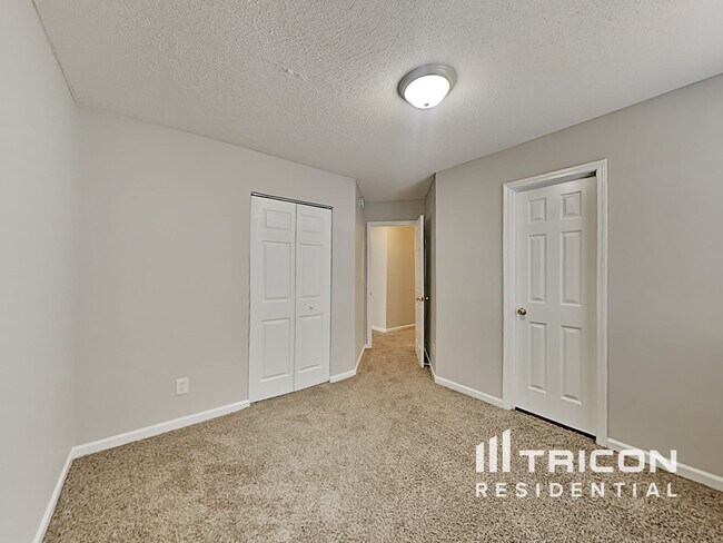 Building Photo - 925 Schofield Ln