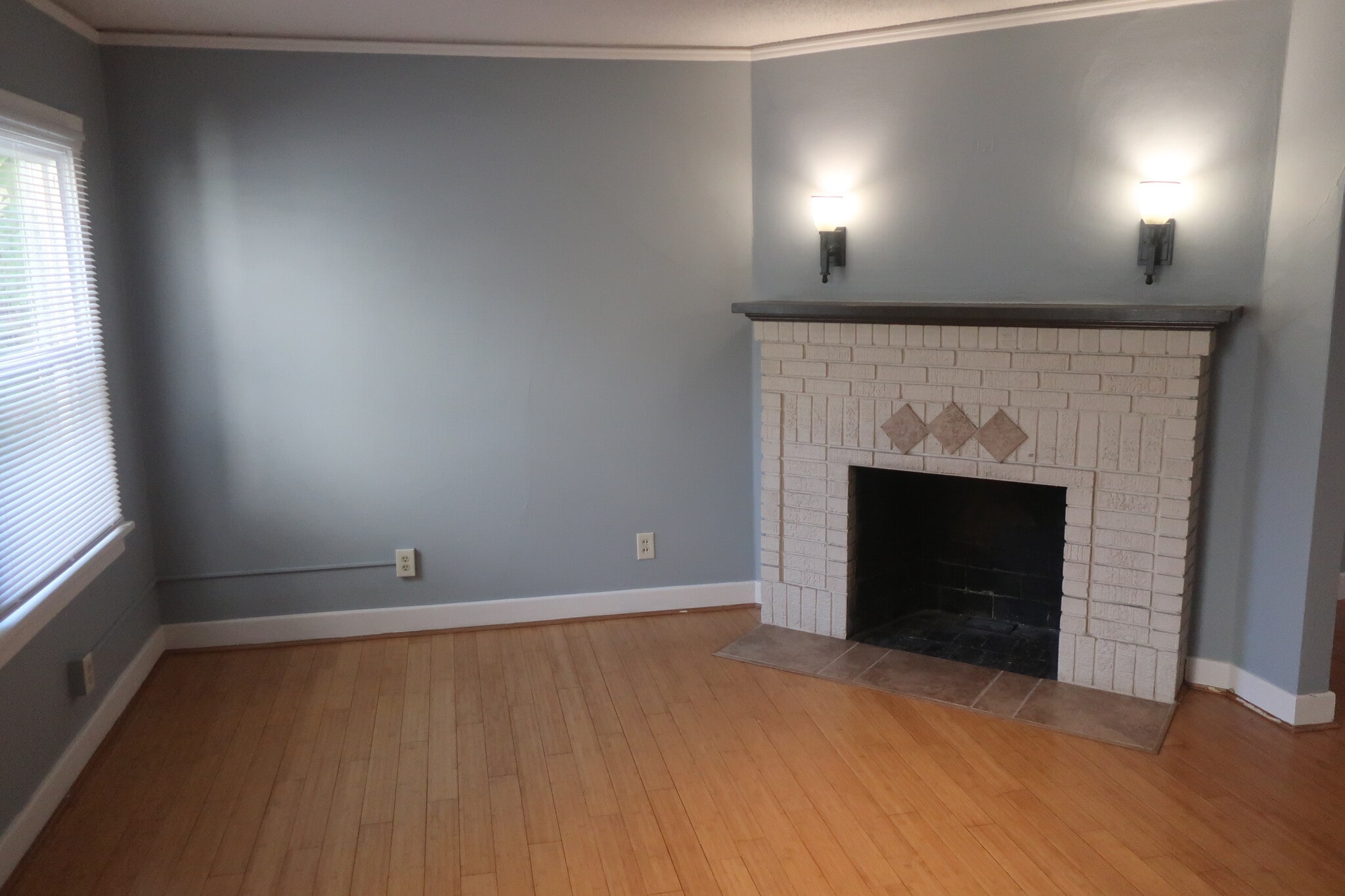 Building Photo - 710 Monroe St