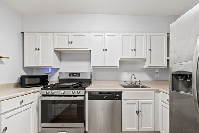 Building Photo - 203 Victor Pkwy