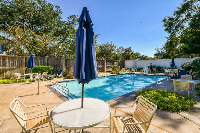 Building Photo - 2700 Bellefontaine St