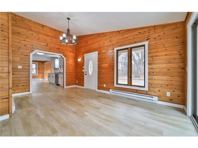 Building Photo - 3 Bedroom, 2 Bathroom Single Family House