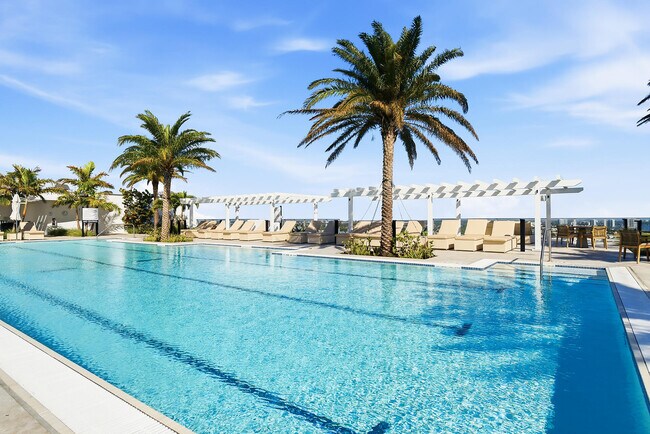 Building Photo - 220 Lake Shore Dr