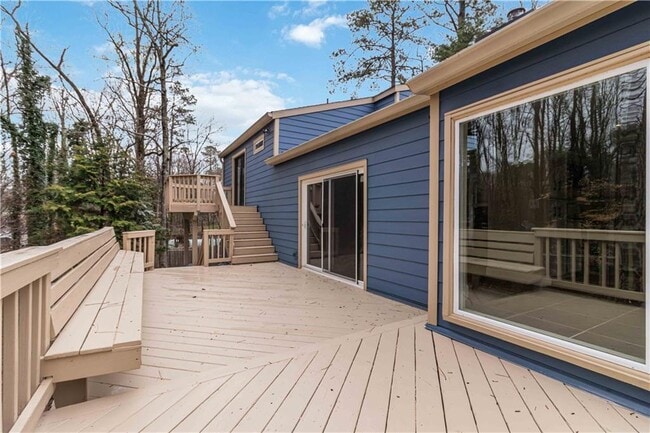 Building Photo - 3230 Cedar Bluff Dr NE