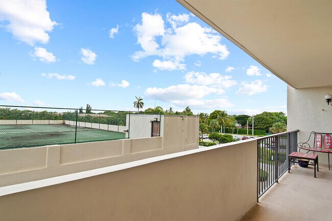 Building Photo - 5600 N Flagler Dr