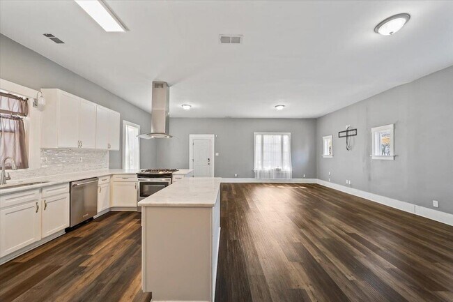 Building Photo - 2046 Courtland Pl