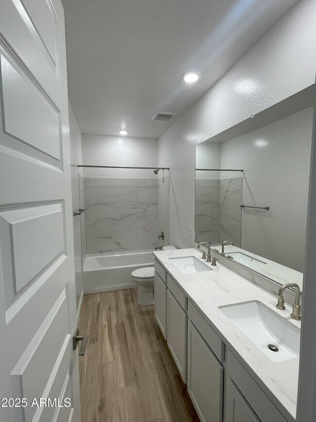 Building Photo - 7417 W Buckhorn Trail