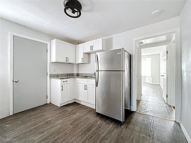 Building Photo - 618 17th Ave S