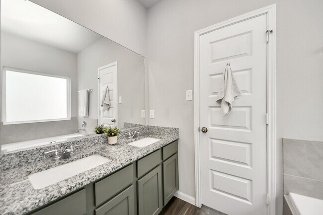 Building Photo - 2473 Carp Dr