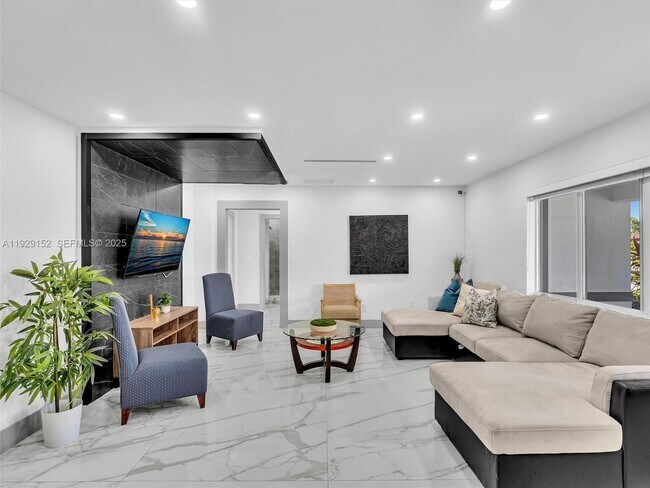 Building Photo - 440 SE 8th Ave