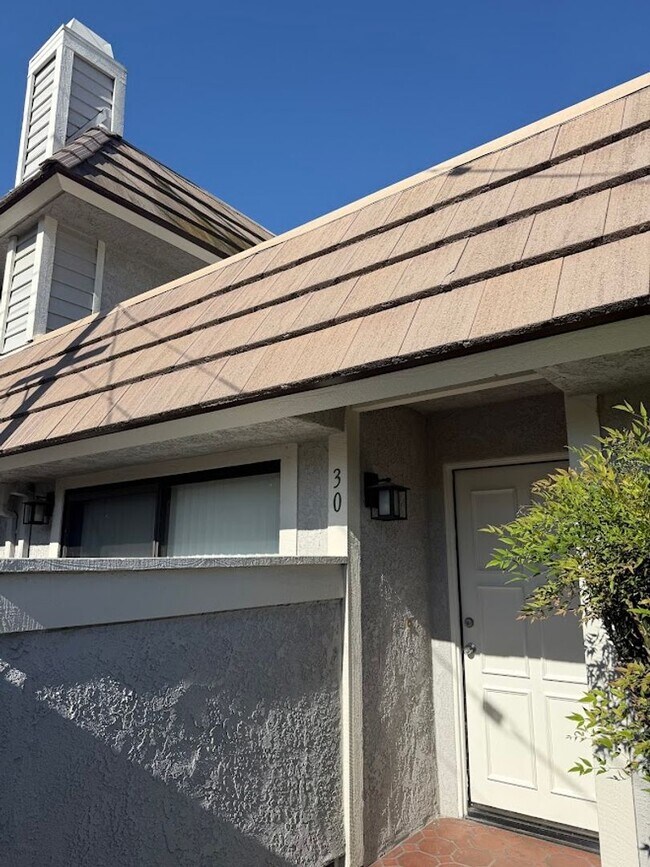 Building Photo - Beautiful 3 Bedroom, 2 Bathroom, Simi Valley Condominium, Ready for Move-In!