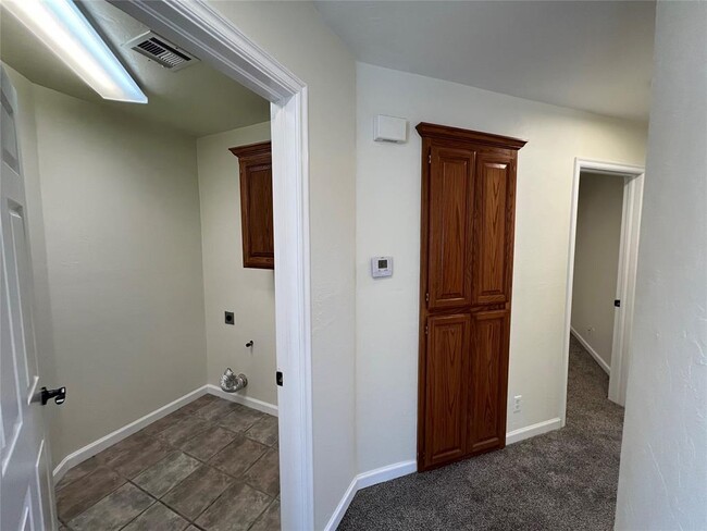 Building Photo - 909 Pruett Dr