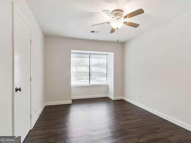 Building Photo - 2032 Powers Ferry Trce SE