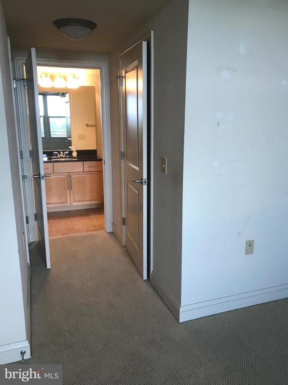 Building Photo - 11760 Sunrise Valley Dr