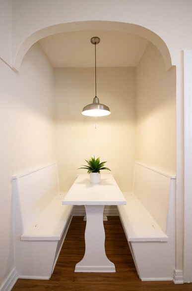 Breakfast Nook - 233 Avenue E