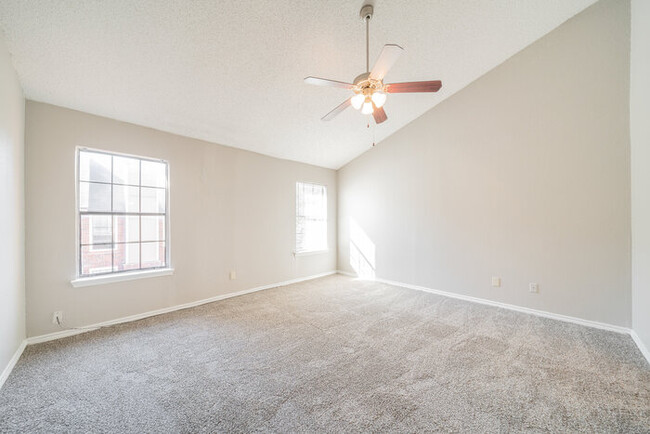 Building Photo - Wyngate Townhomes 3923D