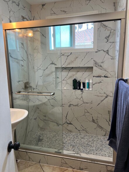 Large striking shower - 5467 Kinston Ave