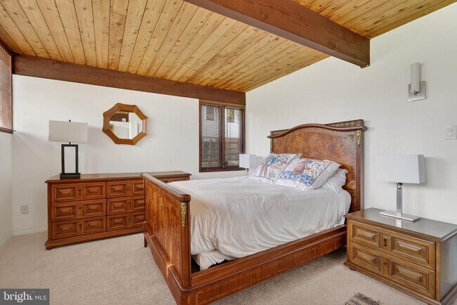 Building Photo - 1219 Ingleside Ave